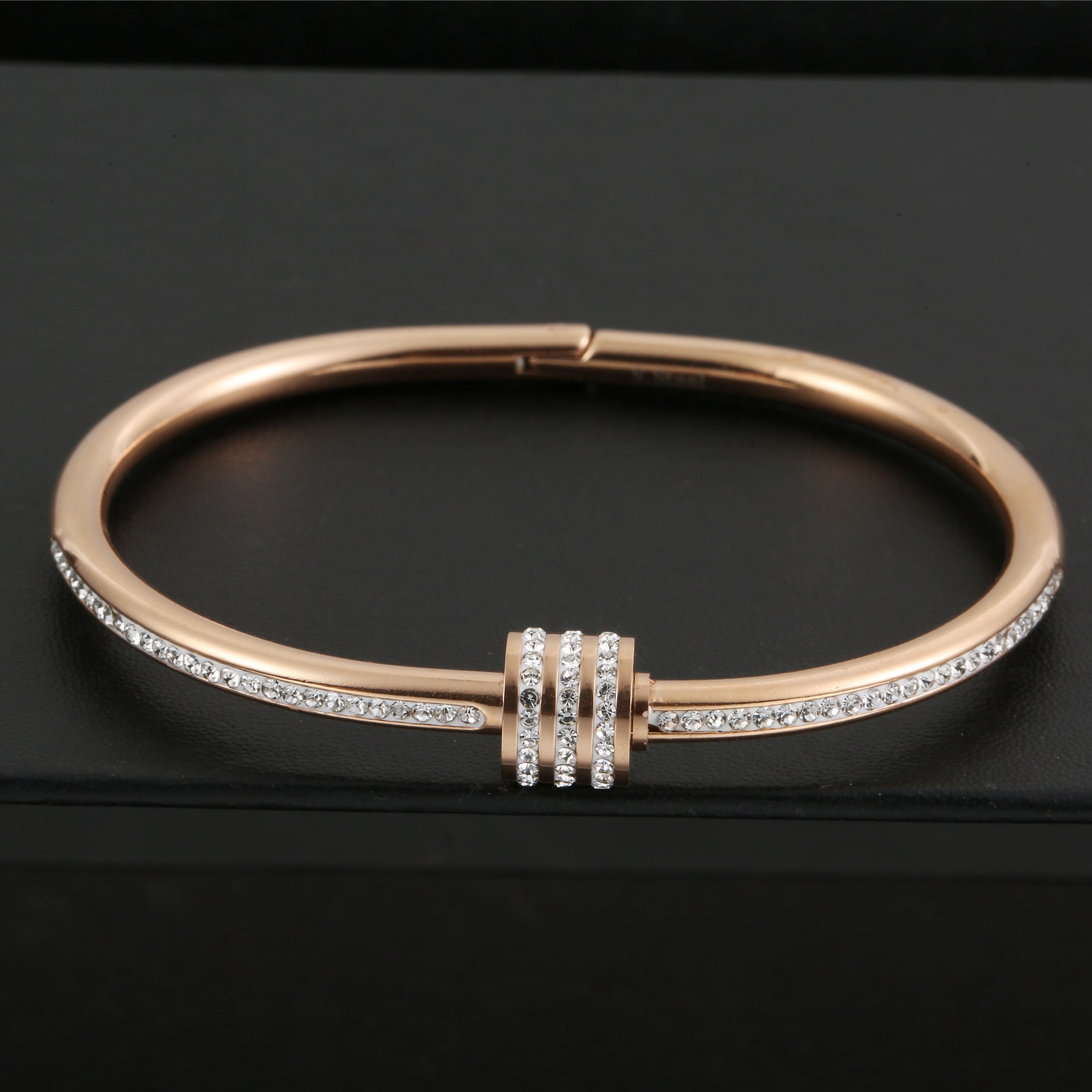 Fashion Diamond-studded Titanium Steel Bracelet Women Fashion Diamond-studded Titanium Steel Bracelet Women